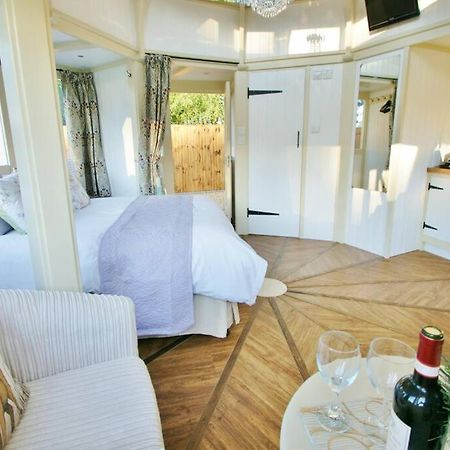 נורוויץ'' The Folly - One Off Luxury Glamping Accommodation מראה חיצוני תמונה