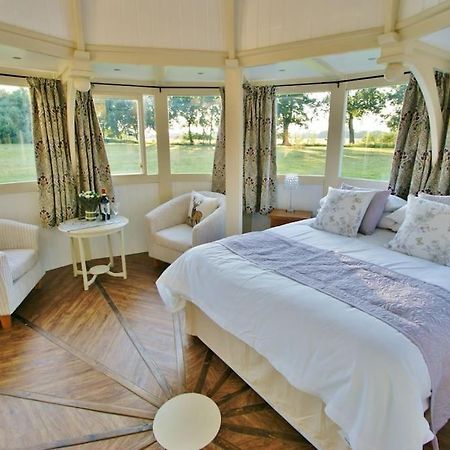 נורוויץ'' The Folly - One Off Luxury Glamping Accommodation מראה חיצוני תמונה